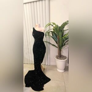 Elegant Black Sequin One-Shoulder Dress